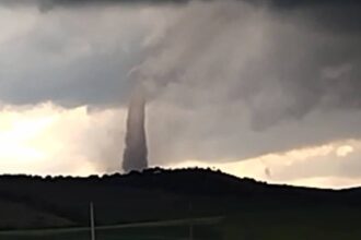 alerta meteo cu cod rosu de tornada vezi zonele vizate de fenomene meteo extreme 681cc9eb9d27d