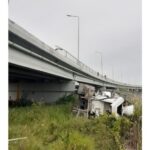 ATENȚIE pe podul de la Agigea: O betonieră s-a prăbușit. Intervin echipaje de urgență și un elicopter SMURD 2 alerta pe podul de la agigea o betoniera a cazut in gol intervin mai multe autospeciale si elicoperul smurd 68274d8a4e153