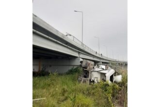 alerta pe podul de la agigea o betoniera a cazut in gol intervin mai multe autospeciale si elicoperul smurd 68274d8a4e153