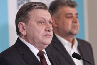 analiza eliminarea lui crin antonescu a doua lovitura pentru coalitie guvernul ciolacu lasat intr o pozitie mai fragila scrie bloomberg 681850c2b1f30