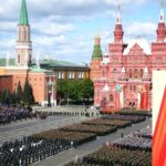 Analiza NY Times: Putin, printr-o grandioasă paradă de Ziua Victoriei, a încercat să transmită susținerea populară și puterea militară, însă adevărul este că Rusia se confruntă cu dificultăți majore. 3 analiza ny times putin a organizat una dintre cele mai mari parade de ziua victoriei prin care a vrut sa exprime ca are sustinerea populatiei si ca militarii sai sunt in avantaj pe front in realit 681e370c0153b