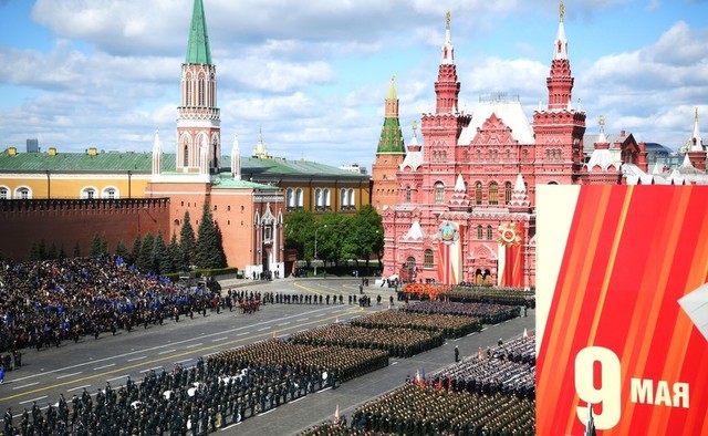 Analiza NY Times: Putin, printr-o grandioasă paradă de Ziua Victoriei, a încercat să transmită susținerea populară și puterea militară, însă adevărul este că Rusia se confruntă cu dificultăți majore. 1 analiza ny times putin a organizat una dintre cele mai mari parade de ziua victoriei prin care a vrut sa exprime ca are sustinerea populatiei si ca militarii sai sunt in avantaj pe front in realit 681e370c0153b
