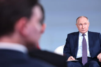 analiza occidentul crede ca putin nu poate fi de acord cu pacea din cauza amenintarii problemelor politice interne bild 681873d2b61fb