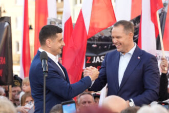 analiza reuters despre alegerile din romania maga o ia spre est favoritul prezidential se urca pe valul dreptei radicale 6824b27713b95