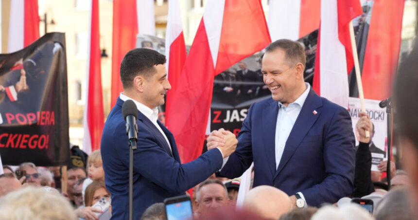 Într-o analiză Reuters, alegerile din România: MAGA își îndreaptă privirea spre răsărit. Candidatul favorit câștigă avântul dreptei radicale. 1 analiza reuters despre alegerile din romania maga o ia spre est favoritul prezidential se urca pe valul dreptei radicale 6824b27713b95
