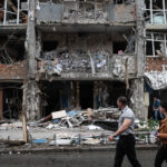 Strategia Kremlinului: Atacuri aeriene asupra civililor din Ucraina pentru a crea iluzia victoriei rusești 2 analiza teroarea indusa de kremlin prin atacuri aeriene asupra civililor ucrainei are ca scop sustinerea impresiei ca rusia castiga razboiul 6835f90e2cdfd