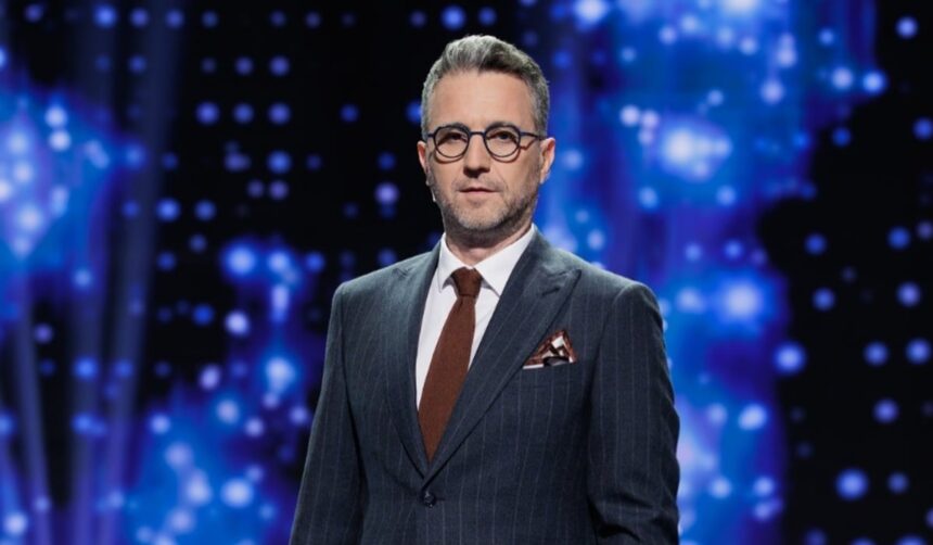 Andi Moisescu își încheie capitolul în televiziune: 30 de ani de strălucire pe micile ecrane. 1 andi moisescu anuntul despre retragerea din televiziune are o cariera de peste 30 de ani pe micul ecran 6819d26e2cb0d