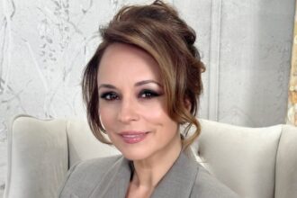 andreea marin a cazut in direct la tv cum a reactionat fosta prezentatoare de la surprize surprize imi tremurau picioarele 6821e7e4b6b4d