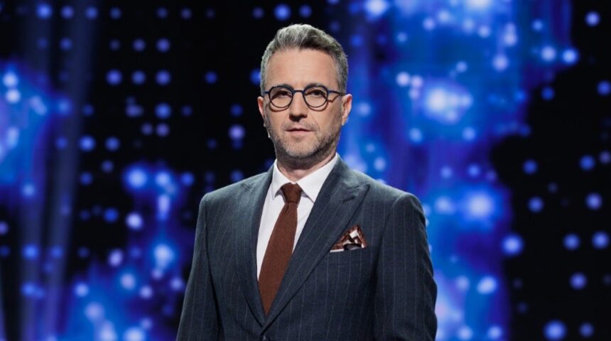 Mesajul lui Andi Moisescu înainte de finala grandioasă a Românii au talent 2025: Recomandarea sa pentru învingător. „Reflectează asupra tuturor posibilităților” 1 anuntul facut de andi moisescu inainte de marea finala romanii au talent 2025 sfatul lui pentru castigator sa se gandeasca la toate tipurile 68286a30e3c41