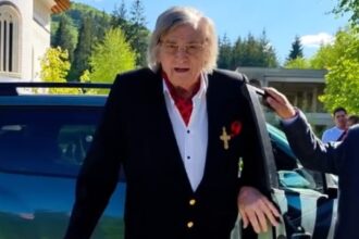 aparitia lui florin piersic in carja la putna marele actor si sofia vicoveanca au luat parte impreuna la un eveniment cultural 682f1da47064d
