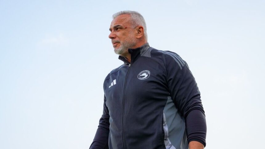 Arabii îi conturează lui Cosmin Olăroiu misiunea la conducerea echipei naționale a Emiratelor Arabe Unite. 1 arabii i au stabilit obiectivul lui cosmin olaroiu pe banca nationalei emiratelor arabe unite 68220747ce87d