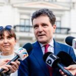 „Asaltul roboților persistă: Nicușor Dan dezvăluie slăbiciunile statului român!” 3 atacurile botilor continua nicusor dan sunt socat de cat de slab este statul roman 68208b2f0019b