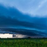 Furtuni puternice cu ploi abundente, fulgere, vânturi violente și grindină, prognozate până luni dimineață pentru majoritatea regiunilor! 3 averse torentiale descarcari electrice vijelii si grindina pana luni dimineata in cea mai mare parte a tarii 68302498783fd