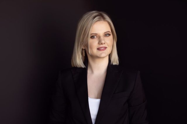 Avocata Tatiana Fiodorov examinează noile reglementări ale ANRE asupra conectării la rețeaua electrică: consecințe legale și impact pentru investitori și consumatori. 1 avocata tatiana fiodorov analizeaza modificarile propuse de anre privind racordarea la reteaua electrica efecte juridice si implicatii practice pentru investitori si utilizatori 6821b8eae4fed