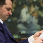 „Salut, prietene! Ai avut curajul să nu votezi. Sebastian Burduja dezvăluie amenințări primite” 2 bai bulangiule te ai aptinut de la vot sebastian burduja face publice mesaje de amenintare la adresa sa 683b62274a03d