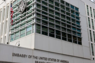 barbat arestat la new york dupa ce a incercat sa atace cu cocktailuri molotov ambasada sua din tel aviv 683387732d7de
