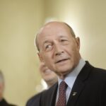 Băsescu își exprimă furia față de diaspora: „Nicușor Dan este viitorul președinte al României! Nimeni nu are voie să îndrepte țara spre Est, indiferent de câți bani a adus acasă!” 3 basescu pornit pe diaspora nicusor dan va fi presedintele romaniei nimeni nu are dreptul sa intoarca tara spre est oricati bani a trimis in tara 681f682a273fe