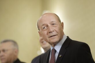 basescu pornit pe diaspora nicusor dan va fi presedintele romaniei nimeni nu are dreptul sa intoarca tara spre est oricati bani a trimis in tara 681f682a273fe