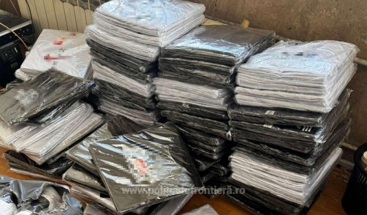 Poliția de Coastă a descoperit bunuri falsificate în valoare de aproximativ 700.000 lei 1 bunuri contrafacute in valoare de aproximativ 700 000 lei descoperite de politistii garzii de coasta 6819deef255db