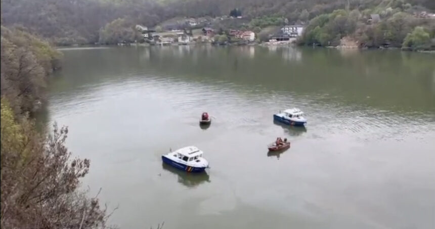 Trup neînsuflețit al unui bărbat găsit în Canalul Dunăre-Marea Neagră, în apropierea Agigei; poliția demarează o investigație. 1 cadavrul unui barbat descoperit in canalul dunare marea neagra in zona localitatii agigea politistii au deschis o ancheta 6820297aedc3b
