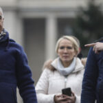 Călin Georgescu și Simion: „Este timpul să punem capăt robiei! Vorbim despre restaurarea ordinii constituționale, iar eu îmi asum rolul de prim-ministru.” 3 calin georgescu alaturi de simion aceasta obisnuinta a robiei trebuia oprita si s a oprit cert este ca vorbim de intoarcere la ordinea constitutionala pana atunci imi asum sa fiu prim min 68277a3fdbe18