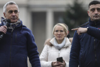 calin georgescu alaturi de simion aceasta obisnuinta a robiei trebuia oprita si s a oprit cert este ca vorbim de intoarcere la ordinea constitutionala pana atunci imi asum sa fiu prim min 68277a3fdbe18