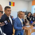 Călin Georgescu, prezent alături de Simion la urne: „Nu vin să admit o înșelătorie, ci să celebrez forța democrației și a votului, care sperie sistemul” 2 calin georgescu alaturi de simion la vot nu sunt aici pentru a recunoaste o frauda precum aceste alegeri sunt aici pentru a recunoaste puterea democratiei si a votului care ingrozeste si 68170309cc96c
