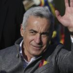 Călin Georgescu: „Crescând în mijlocul lupilor, nu poți ajunge să fii un trădător! Fundația unei societăți corecte se bazează pe demnitatea și munca asiduă a oamenilor obișnuiți.” 3 calin georgescu cand cresti printre lupi nu ai cum sa devii jigodie esenta unei societati drepte sta in demnitatea si sudoarea omului simplu 6824e1ed7c533