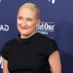 Tragedie în lumea muzicii: Jill Sobule, artista renumitelor melodii „I Kissed a Girl” și „Supermodel”, a pierit într-un incendiu devastator. 2 cantareata jill sobule cunoscuta pentru hiturile anilor 90 i kissed a girl si supermodel a murit intr un incendiu 6819b3c7e79eb