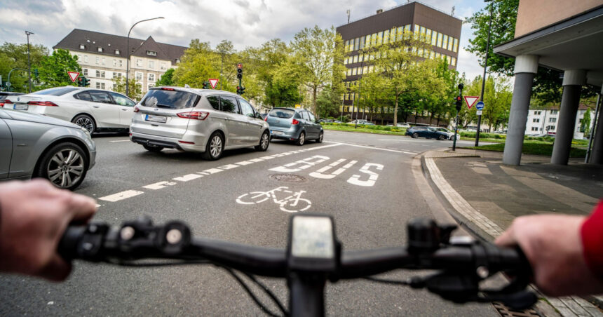 Bucureștiul, pe ultimele locuri în privința infrastructurii pentru biciclete și a zonelor școlare. Ce impact are asupra siguranței tinerilor? 1 capitala romaniei la coada clasamentului privind pistele de biciclete si strazile scolare cat de afectata e siguranta elevilor 683324d1dae71