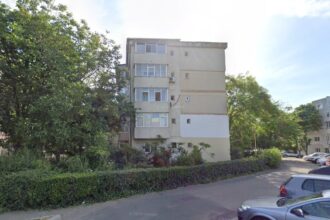 ce le mai trece unora prin cap un constantean si a facut beci in balconul blocului la parter iar acum trebuie sa l desfiinteze 6831105ce5261