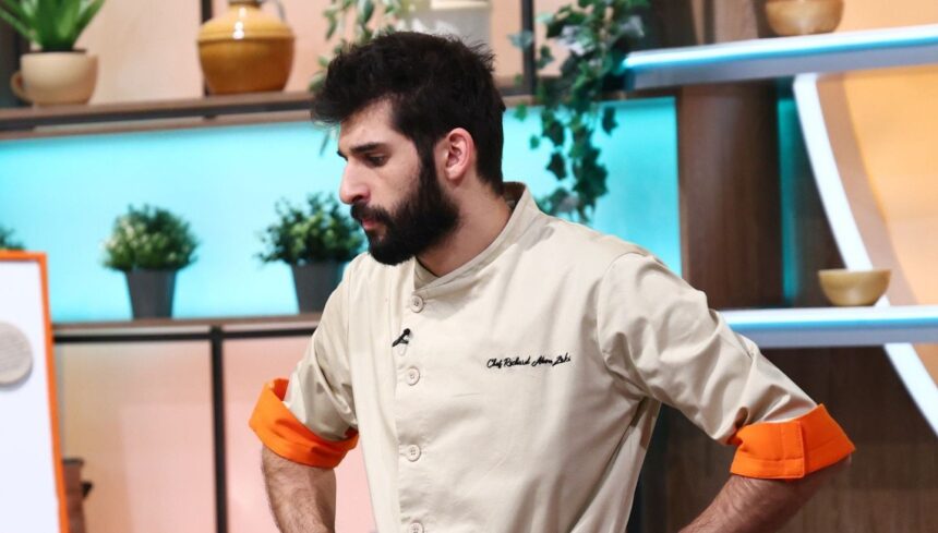 Chef Richard Abou Zaki a necesitat asistență medicală în timpul emisiunii Chefi la cuțite, după ce a acuzat disconfort în timpul înregistrărilor. 1 chef richard abou zaki a avut nevoie de ingrijiri medicale la chefi la cutite dupa ce i s a facut rau in timpul filmarilor 6824adbd5e312