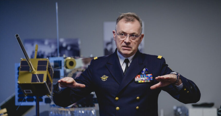 Șeful NATO: Europa trebuie să se mobilizeze puternic în competiția spațială cu Musk, Rusia și China 1 comandant nato europa are nevoie de o trezire majora in cursa spatiala cu elon musk rusia si china 681736c1031c6