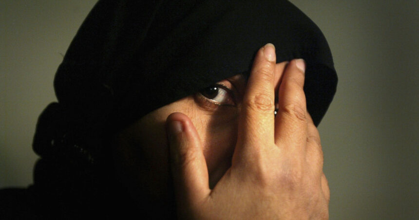 Iranul îngheață legea hijabului pentru femei: cine se opune acestei măsuri? 1 consiliul de securitate din iran suspenda aplicarea legii privind purtarea hijabului de catre femei cine a contestat legea 683353468314d