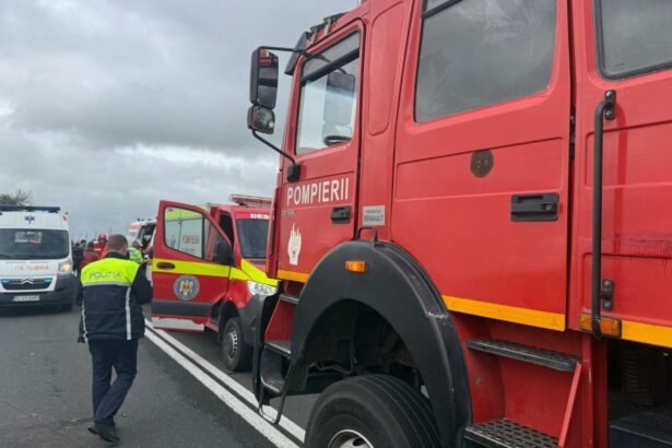 constanta teribil accident rutier intre trei masini la intersectia strazilor rascoalei si cuza voda o victima este incarcerata 683846b914a65