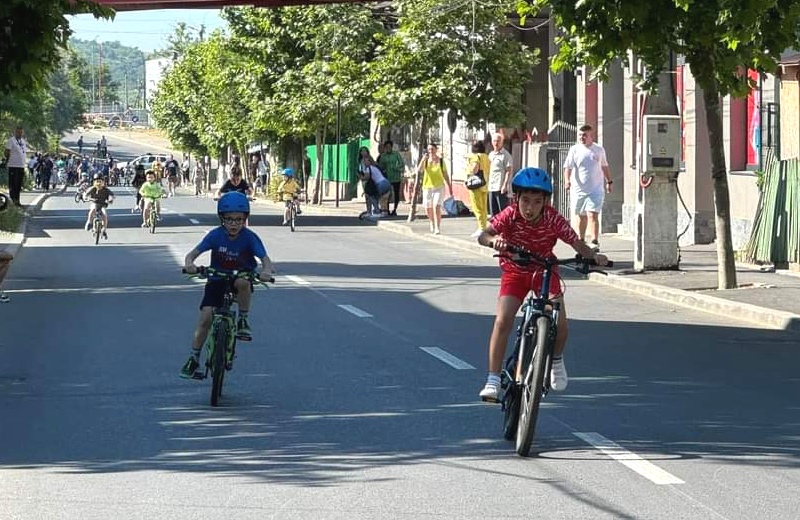 Micii sportivi din Cernavodă își sărbătoresc Ziua Copilului printr-o explozie de distracție și activitate fizică! 1 copiii din cernavoda sarbatoresc ziua de 1 iunie cu mult sport si distractie 683717a15425a