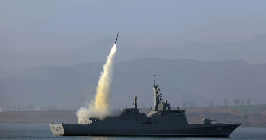 Coreea de Nord, în colaborare cu Rusia, a dezvoltat un distrugător capabil să lanseze rachete nucleare tactice, afirmă autoritățile din Seul. 1 coreea de nord a construit cu ajutorul rusiei un distrugator care poate lansa rachete nucleare tactice sustine seulul 68133dfcca206
