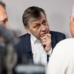 Crin Antonescu își exprimă furia: „În runda a doua se află față în față două grupări! Voi susține pe cel care va demonstra că are curajul de a aduce o mică diversitate în viziuni” 3 crin antonescu dezlantuit in turul 2 se confrunta doua secte voi vota cu cine va dovedi ca are libertatea unei minime nuante 681f63d4a715a