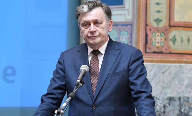 Crin Antonescu își exprima îngrijorarea cu privire la democrația națională: „Sistemul de influență și manipulare a triumfat. Ne așteaptă un asalt asupra justiției, partidelor și mass-media” 1 crin antonescu ingrijorat de starea democratiei din tara reteaua securistico propagandistica a castigat urmeaza un atac la justitie partide si presa 682ca7a4647ef
