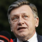 crin antonescu pe facebook daca voturile psd veneau spre mine insemnau stagnare si sistem daca ar merge la dan ar fi bune 681c4b96ac261