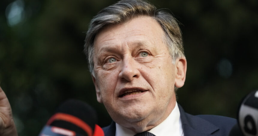 Crin Antonescu dezvăluie pe Facebook: „Voturile PSD către mine ar însemna stagnare și «sistem»; dacă ar ajunge la Dan, ar fi benefice” 1 crin antonescu pe facebook daca voturile psd veneau spre mine insemnau stagnare si sistem daca ar merge la dan ar fi bune 681c4b96ac261