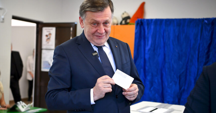 Crin Antonescu sugerează înființarea unei noi formațiuni politice de dreapta: „Structura ocultă de influență din jurul lui Dan a triumfat din nou” 1 crin antonescu propune crearea unui nou partid de dreapta reteaua securistico propagandistica din spatele lui dan a castigat din nou 682c9f154dcfe