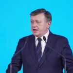 Crin Antonescu: „Sistemul se strânge în jurul lui Nicușor Dan, iar propaganda masivă întărește fundația! Falia socială, nu deficitul bugetar, ar trebui să ne preocupe cel mai mult” 3 crin antonescu sistemul se regrupeaza in spatele lui nicusor dan se construieste soclul printr un mecanism urias de propaganda falia din societate nu deficitul bugetar ar trebui sa fie p 68374fbaef425