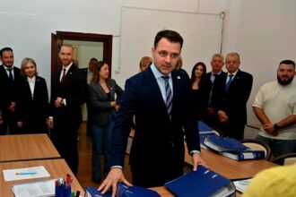 crusoveanu pnl nu alegem doar un nume pe un buletin de vot romania are nevoie de un presedinte care intelege importanta echilibrului 682358001d8b4