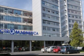 cu afaceri in contractie abrupta electromagnetica vinde din casa 682ea5bea0c51