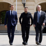 Secretele întâlnirii de la Kiev: Strategiile liderilor europeni pentru a câștiga susținerea lui Trump în fața lui Putin 3 culisele intalnirii de la kiev cum au obtinut liderii europeni sprijinul lui trump pentru ultimatumul dat lui putin politico 681fc5783cefa