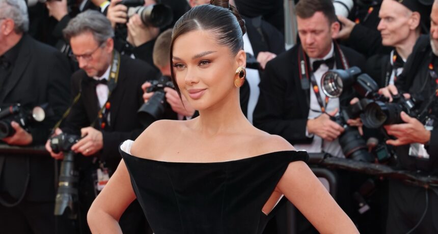 Misha Miller strălucește pe covorul roșu de la Cannes, impresionând cu rochia sa – „Am fost alături de Naomi Campbell” 1 cum a aparut misha miller pe covorul rosu de la festivalul de film de la cannes rochia a atras atentia tuturor am fost impreuna cu naomi campbell 68302fe39650c