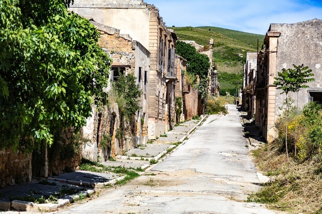 Descoperă casele de un euro din Sicilia: cât te costă să le transformi în locuințe de vis! 1 cum arata casele la un euro din sicilia preturile minime de restaurare incep de la 20 000 de euro 682af0249c1be