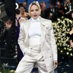 Strălucirea vedetelor la Met Gala 2025: Madonna cu un trabuc elegant, Kim Kardashian în centrul atenției! 3 cum au aparut vedetele la met gala 2025 madonna a defilat cu un trabuc in mana iar kim kardashian a atras toata atentia 6819b3bd98118