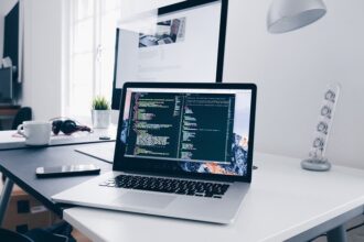 cum configurezi modul intunecat automat in windows 11 dupa ora 68242e3cea632